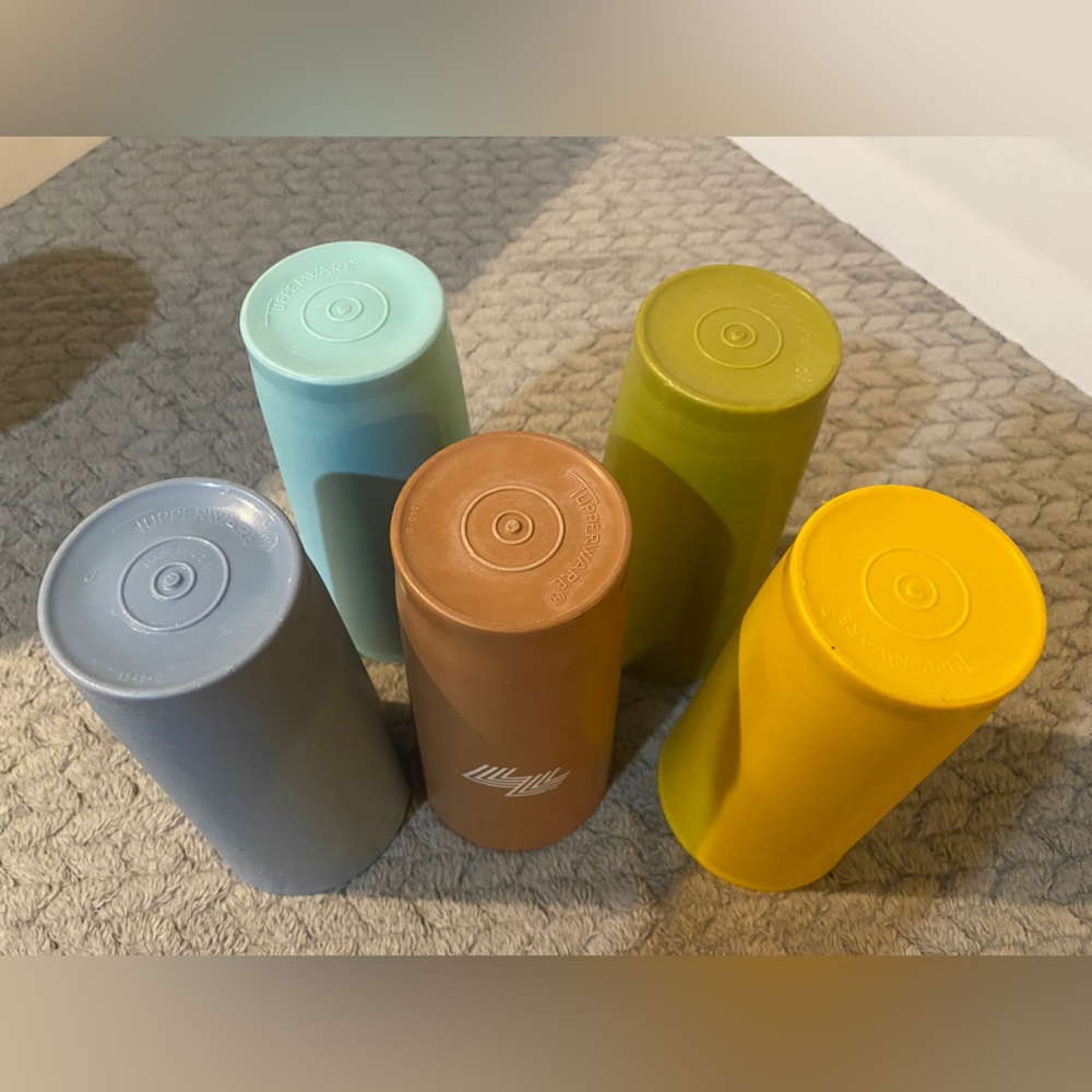 5 Tupperware cups. - Picture 4 of 4